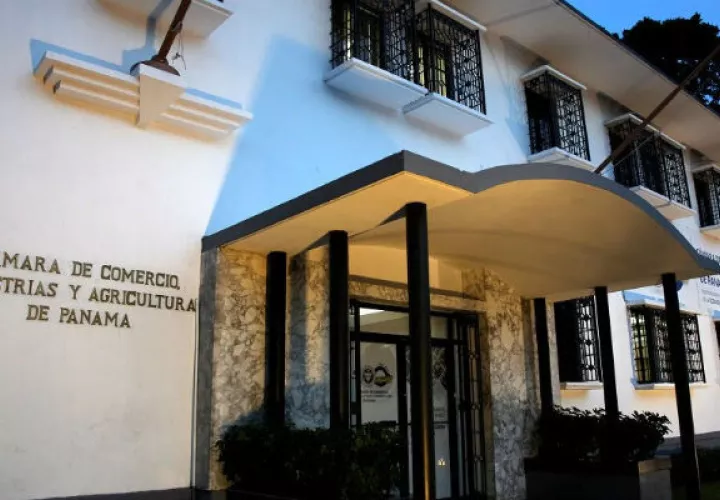 La Cámara de Comercio insta al cumplimiento de las responsabilidades de la empresa privada para con la CSS.
