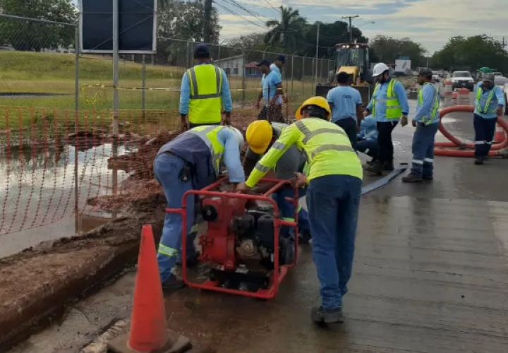 La rotura provocó una gran inundación en el lugar. Foto: Thays Domínguez. 