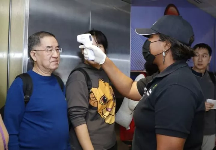 El vuelo de Air China llegó a las 4:30 al Aeropuerto Internacional de Tocumen. Foto: Ministerio de Salud.