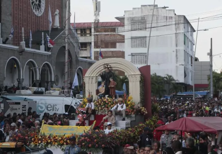 Masiva,   estuvo la procesión de san Juan Bosco.
