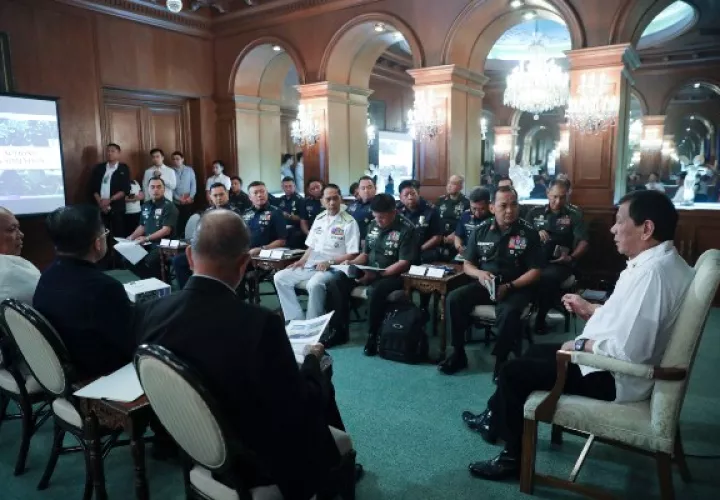 Durante la reunión, el presidente Rodrigo Duterte discutió asuntos de seguridad con respecto a las medidas de contingencia del país para garantizar la seguridad de los filipinos con sede en Oriente Medio en medio de la posible tensión entre Estados Unidos e Irán.  FOTO/AP