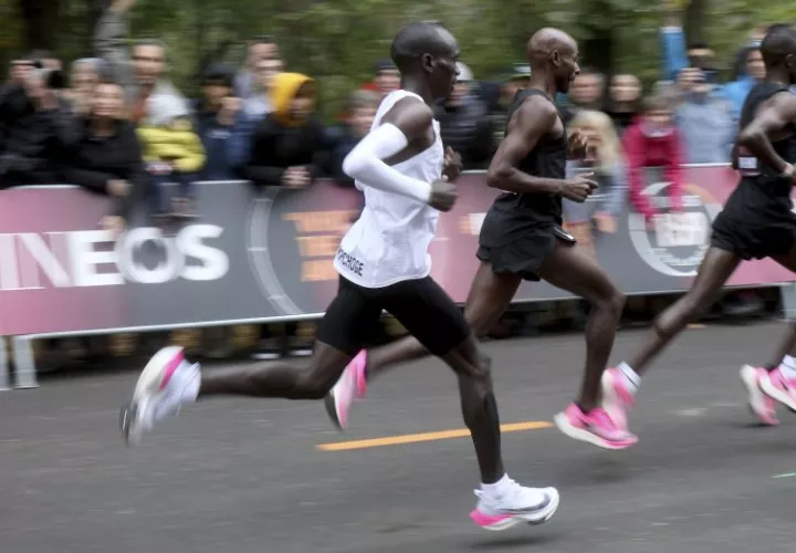 Eliud Kipchoge y la polémica zapatilla Foto AP