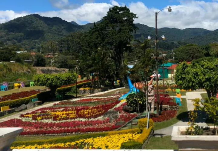  Esperan atraer cerca de 200 mil visitantes por las diversas atracciones que se tienen en la Feria de las Flores y del Café.