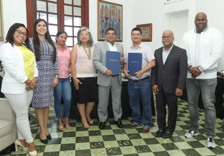 MiCultura y DA Flow Entertaiment INC, al firmar el convenio de cooperación apuestan por la cultura popular como vehículo para educar en valores. Foto: MiCultura