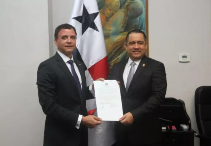 Contralor Gerardo Solís