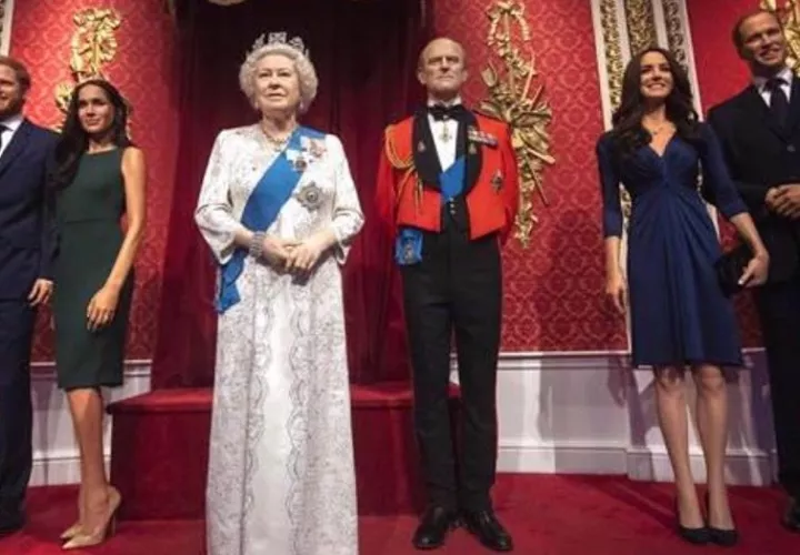 Familia Real en el Museo de Cera de Londres. Foto: @elgordoylaflaca