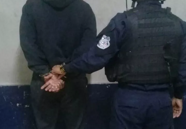  Le rocío alcohol y le tiró un fósforo ocasionándole quemaduras. Foto: Diómedes Sánchez. 