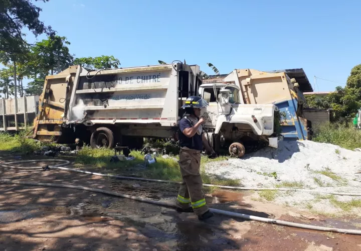 Unidades de los bomberos atendieron el llamado. Foto: Thays Domínguez