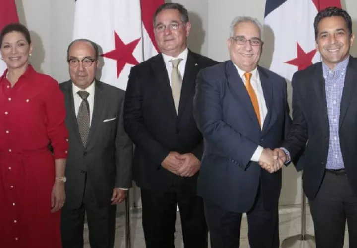 En 2019 se permitió, por segunda vez, la postulación a la presidencia de candidatos por la libre postulación. La pugna por recoger las firmas de respaldo fue polémica.  Archivo