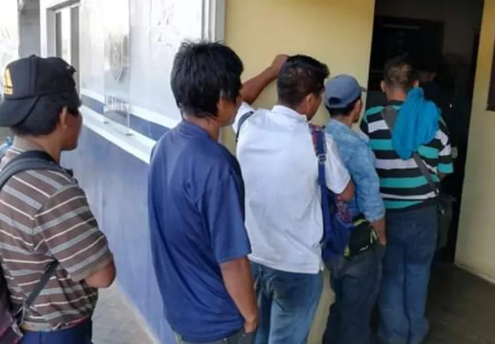 El aumento de indigentes en las calles de la ciudad de David se origina principalmente producto de la ingesta de alcohol y sustancias ilícitas, donde la mayor parte de estas personas son indígenas. Foto/Mayra Madrid