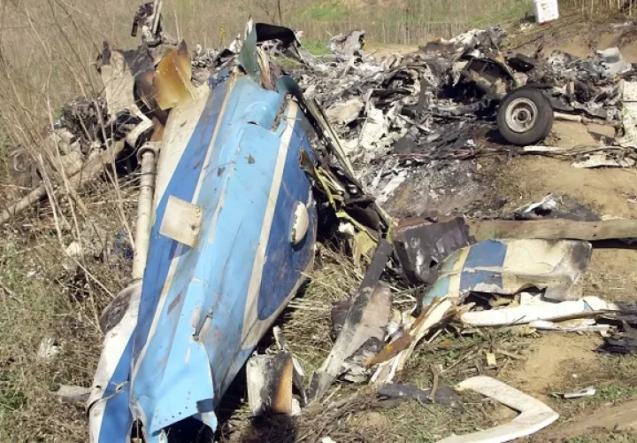 Restos del helicóptero. Foto:AP
