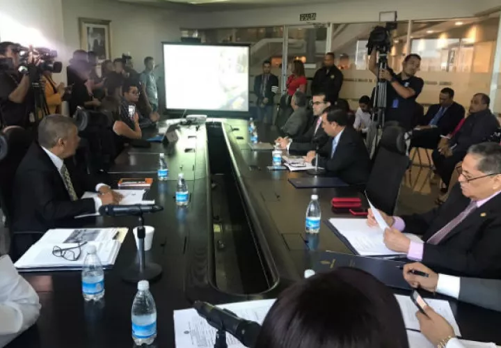 Reunión en la Comisión de Infraestructura Pública y Asuntos del Canal.