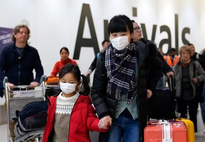 En Londres se han tomado medidas de control con la llegada de vuelos procedentes de China. FOTO/AP