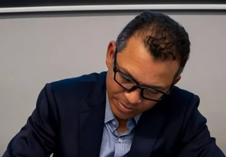 Luis Casis.