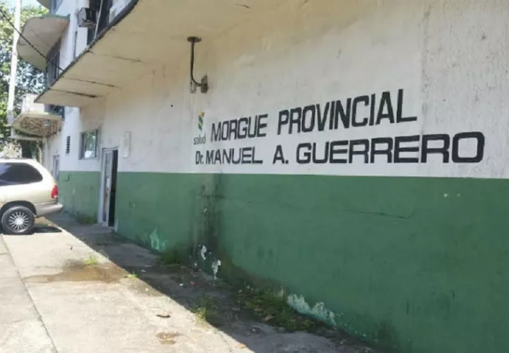 el Ministerio Público hizo el levantamiento de los restos, que fueron trasladados a la morgue judicial de Colón. Foto/Diomedes Sanchez