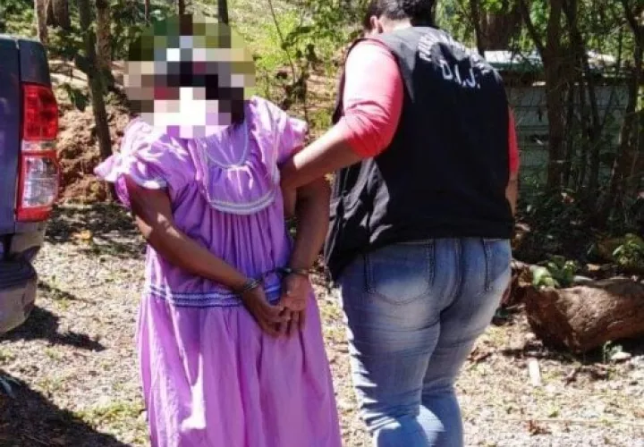 La señora Andrea Avilés de 45 años, se le imputó el delito de homicidio agravado en contra de quién fuese su pareja José Domingo Valdez de 35 años. Foto/ Mayra Madrid 