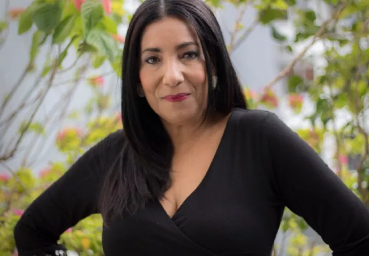 Neysa Ferguson, actriz panameña, actuará en "Un par de solteras", comedia que estrenará el 10 de enero en Teatro La Plaza. Foto: Cortesía.