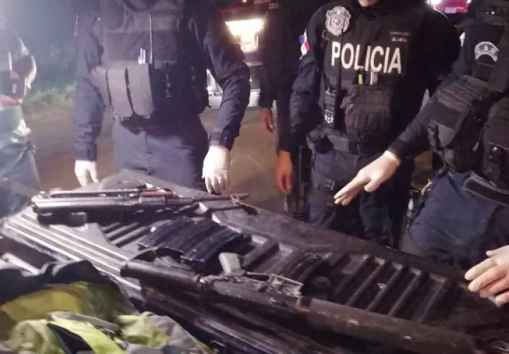 Durante este operativo fueron ubicados dos armas de guerra junto con proveedores y municiones. Foto/Eric Monteengro