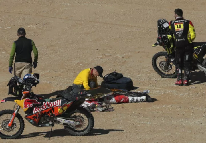 Paulo Gonçalves se cayó de la moto. Foto AP