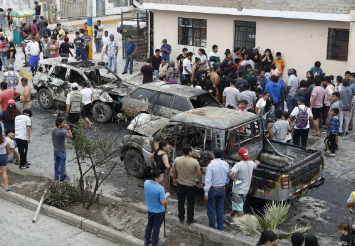 Unos catorce muertos y cincuenta heridos dejó la explosión del camión de gas. Foto: AP. 