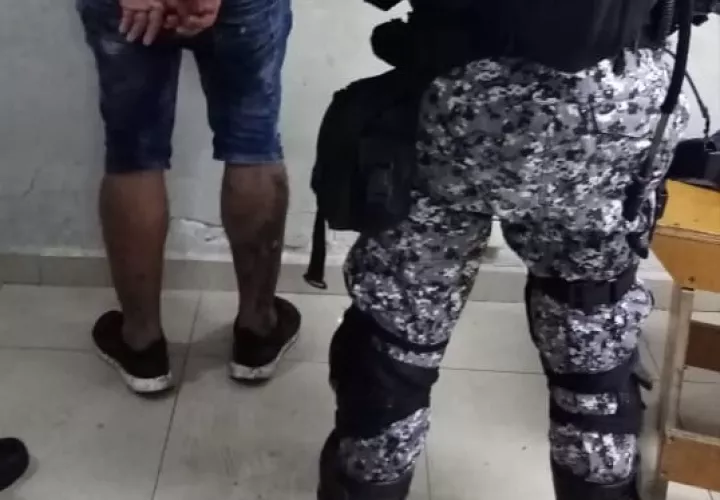 Al  momento de su detención ambos sujetos tenían en su poder armas de fuego. Foto/Diomedes Sánchez