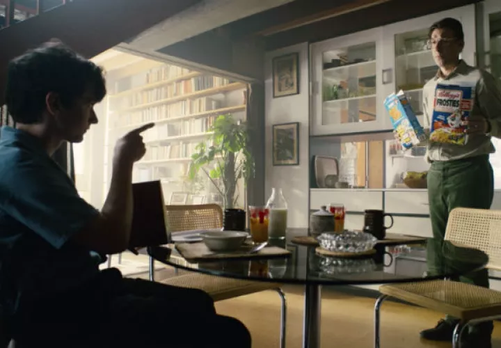 En el futuro, productos en pantalla podrían depender de quién la ve. En “Bandersnatch” promueven dos cereales. Foto / EFE.
