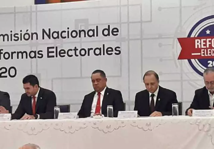 El acto contó con la presencia del presidente de la Asamblea Nacional, Marco Castillero, y el vicepresidente José Gabriel Carrizo. 