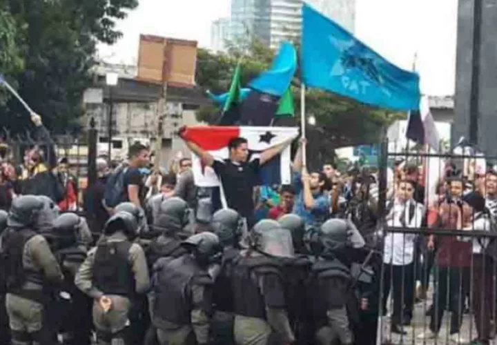 Hay algunos sectores que exigen una constituyente originaria.