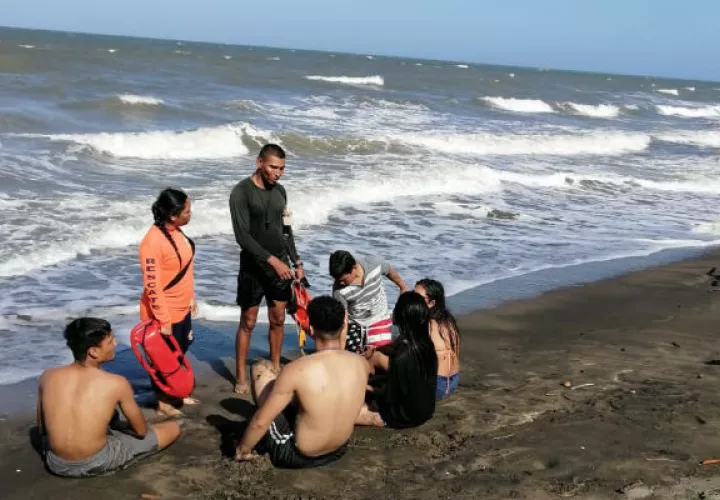 Unidades del Senana y Sinaproc participaron en el auxilio a la joven. Foto: Cortesía. 