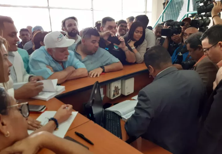 Ricardo Martinelli fue acompañado con otros miembros del partido. Foto/ Franciso Paz