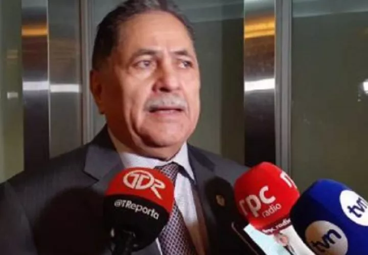 Roberto Ábrego es presidente de la Comisión de Credenciales. 