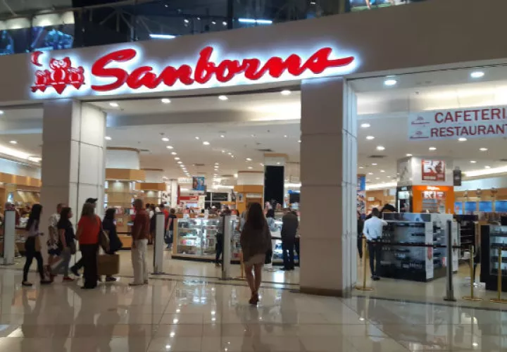  Sanborns una cadena de cafeterías y tiendas departamentales, que ofrece productos de tecnología, electrónica, libros, música, juguetería y accesorios de belleza.