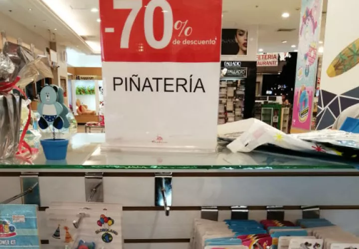 Sanborns vendió la piñatería con un 70 por ciento de descuento, ante el cierre. Foto: Panamá América.
