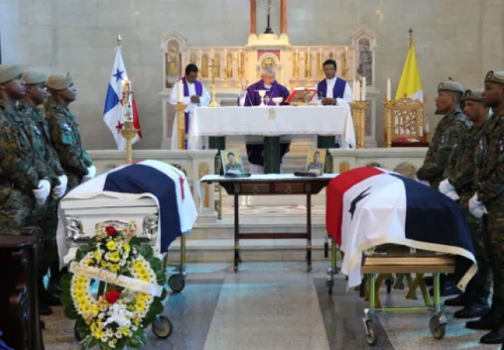 Misa de despedida de los agentes.