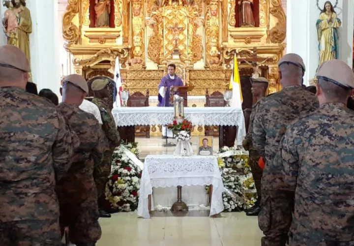 La ceremonia religiosa se dio en la iglesia de Santa Librada. Foto: Thays Domínguez.