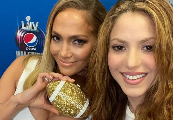Jennifer Lopez y Shakira en la conferencia. Foto: Instagram