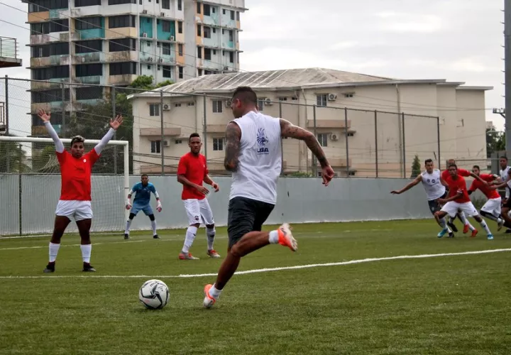Juego de pretemporada entre Tauro y Sanfra. Foto:@TauroFC