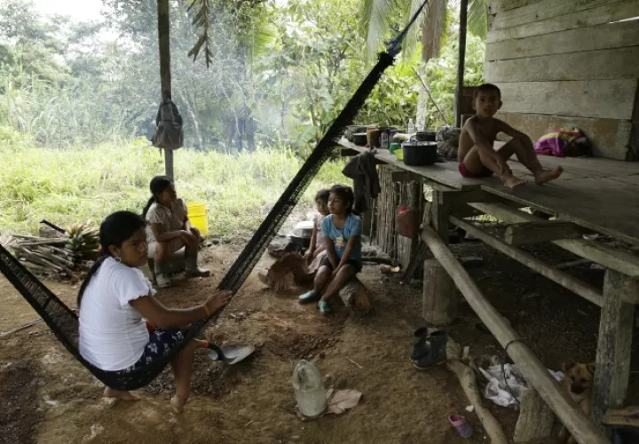 Consternación en la comarca, tras el asesinato múltiple en Alto Terrón, provincia de Bocas del Toro. AP