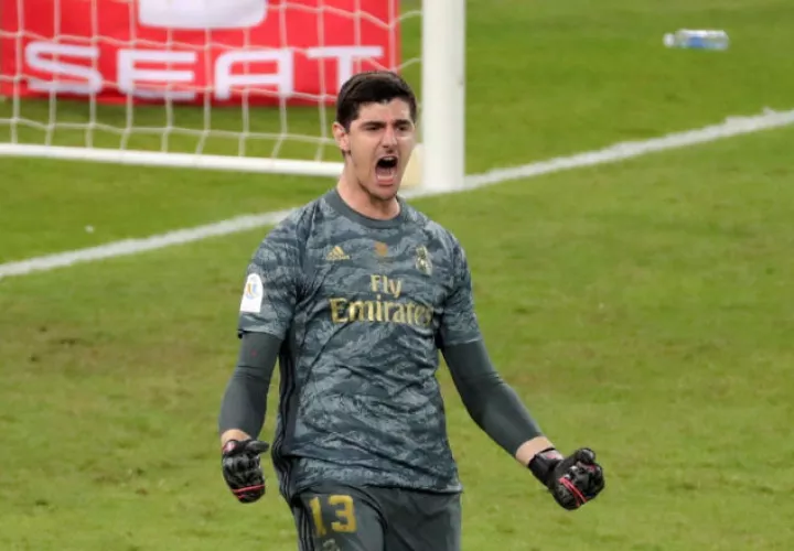Thibaut Courtois detuvo el penal de Thomas. Foto EFE