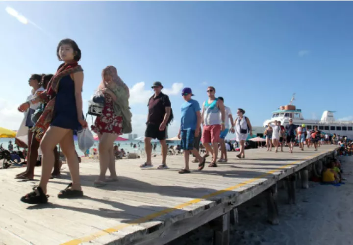 Al año, 15 millones de turistas pasan por Panamá, pero solo 2 millones se quedan. Archivo