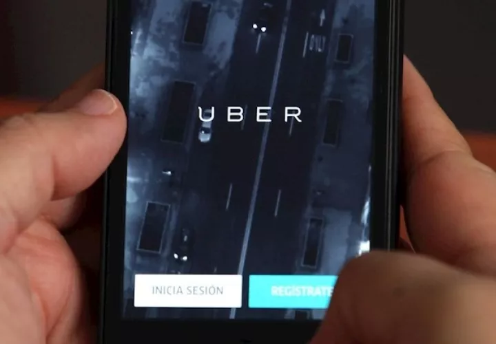 El servicio de entrega de comidas a domicilio Uber Eats "no se ve afectado por la decisión de la SIC" y que los usuarios seguirán teniendo acceso a esa aplicación.