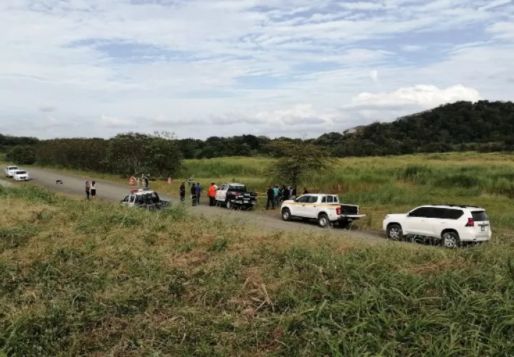 El cuerpo de la víctima presentaba un fuerte golpe en la cabeza aunque no se descarta pudiera tener otras heridas. Entre los restos de la occisa no se encontraron documentos de identificación. FOTO/Eric Montenegro