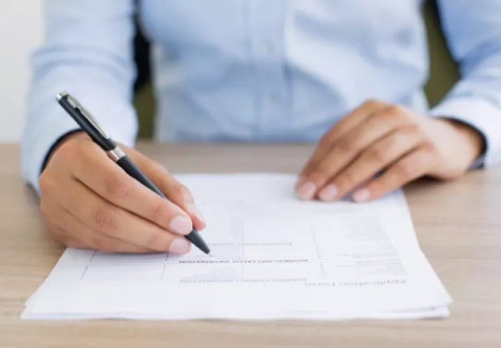 Los “requisitos” laborales son esencialmente la lista de deseos de un empleador. Foto/Creado por katemangostar 