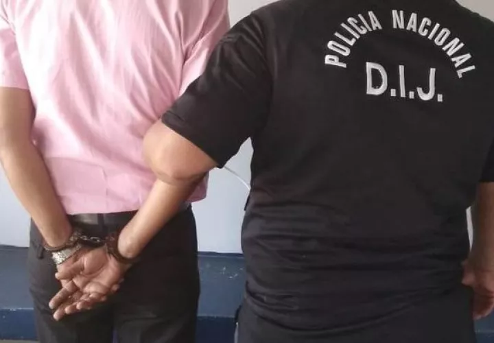 La aprehensión del adulto mayor fue realizada por unidades de la Dirección de investigación Judicial (DIJ) de la Policía Nacional.