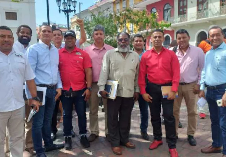 La mesa de diálogo entre el Ejecutivo y los transportistas fue instalada  el miércoles 19 de febrero, en la Presidencia. Foto: Cortesía