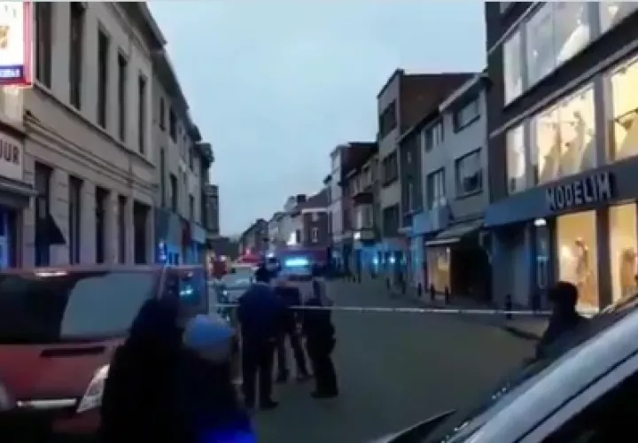 La Policía no ha determinado si se hirió a algún viandante, aunque la cadena de televisión francófona RTBF apunta a que resultaron lesionadas dos personas, una de ellas en el vientre.