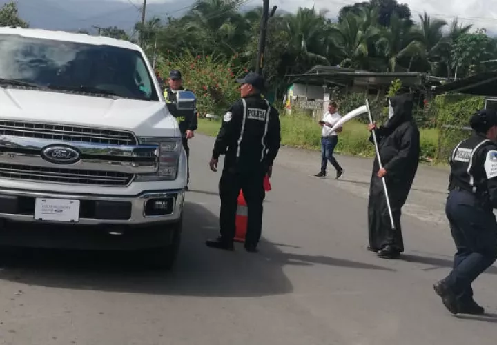Un atuendo de la muerte llamó la atención de los conductores. Foto: Cortesía