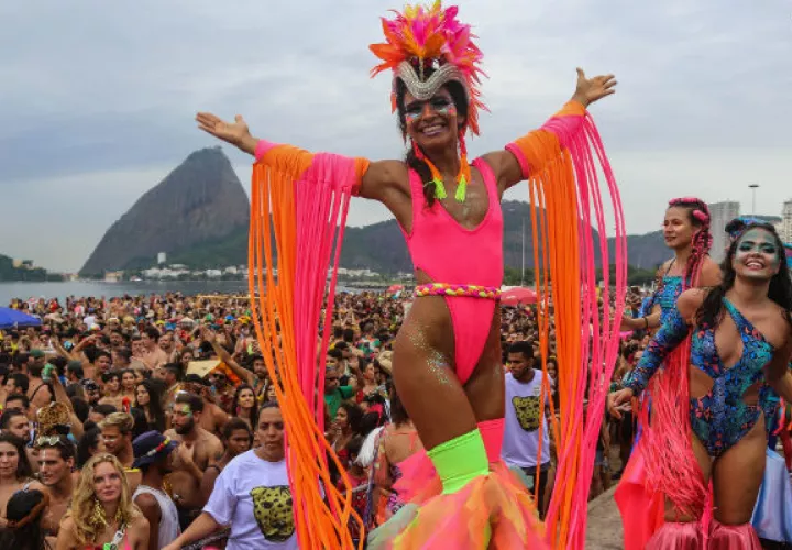  Integrantes de la escuela de samba del Grupo Especial Mancha Verde en Sao Paulo. Foto: EFE.