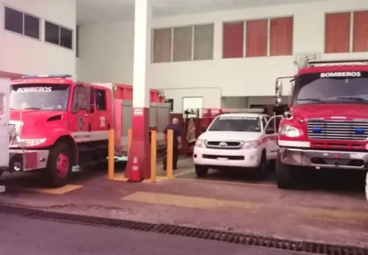 Un equipo de rescatistas se trasladó al sitio para la búsqueda. Foto: Thays Domínguez.