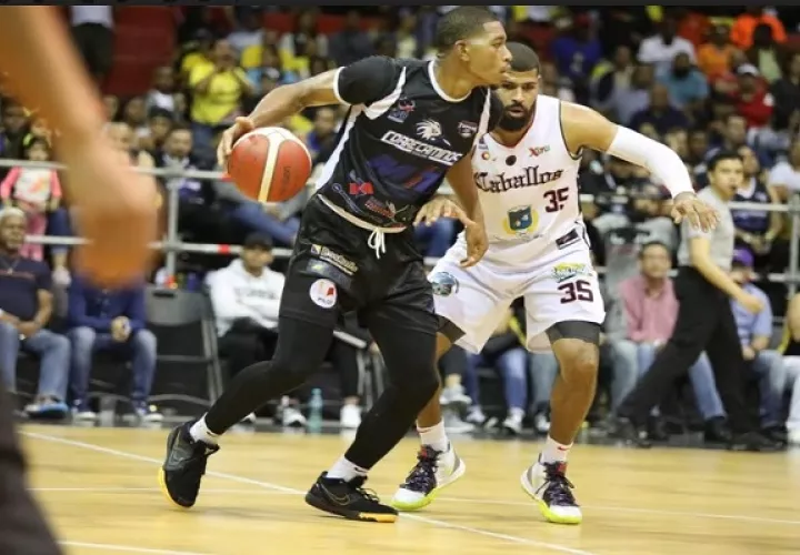 Caballos de Coclé  ganó el  primer partido de la serie ante Correcaminos de Colón. Foto:LPB